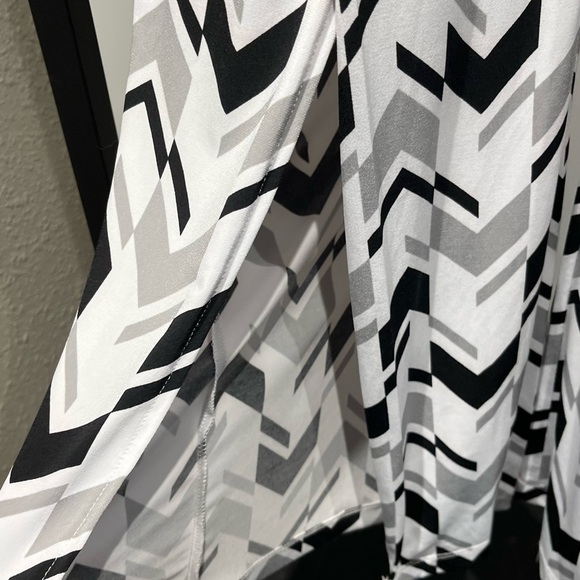 Clara Sun Woo Black and White Wide Leg Pants with Chevron Pattern - Picture 4 of 16